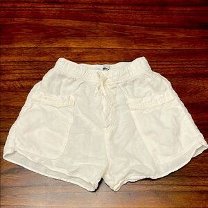 Zara Cream Cargo Shorts with Relaxed Fit